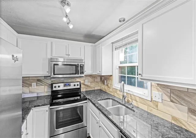 Photo 4 of Single family home for sale at 861 Danish Dr, Fayetteville, NC 28303 | MLS# 769084 | Listing updated on 2026-09-11