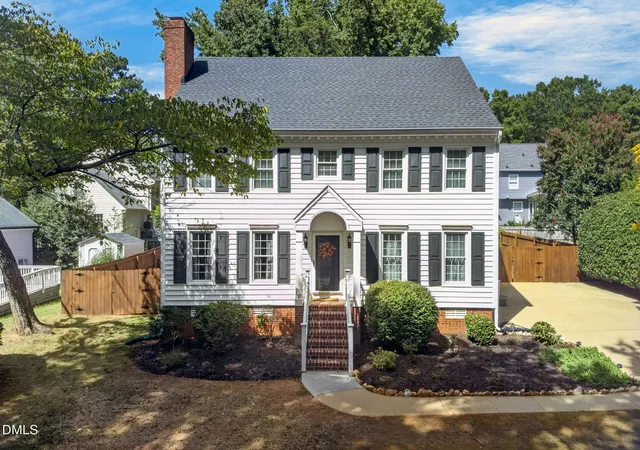 Photo 3 of Single family home for sale at 107 Canterfield Rd, Cary, NC 27513 | MLS# 10192051 | Listing updated on 2026-09-13