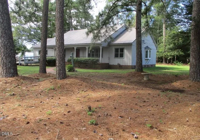 Photo 2 of Single family home for sale at 505 N East St, Roseboro, NC 28382 | MLS# 10192166 | Listing updated on 2026-09-19