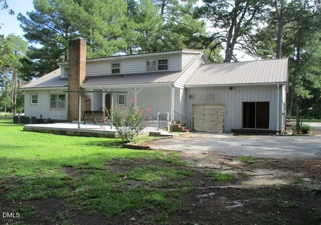 Photo 3 of Single family home for sale at 505 N East St, Roseboro, NC 28382 | MLS# 10192166 | Listing updated on 2026-09-19