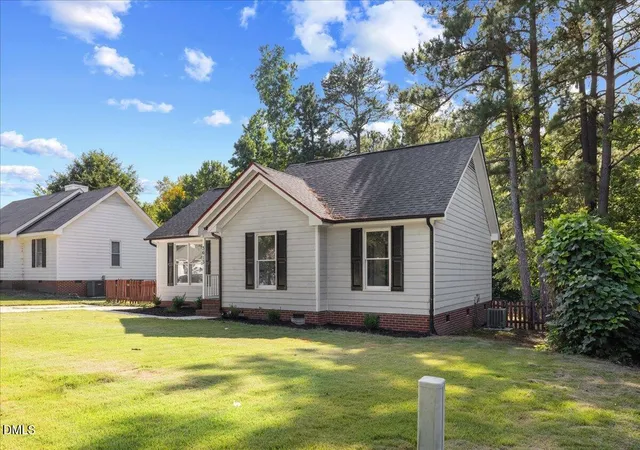Photo 3 of Single family home for sale at 3613 Castlegate Dr, Raleigh, NC 27616 | MLS# 10192305 | Listing updated on 2026-10-23