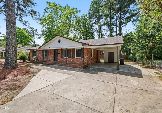 Photo 2 of Single family home for sale at 318 S Mcpherson Church Rd, Fayetteville, NC 28303 | MLS# 10192202 | Listing updated on 2026-09-18