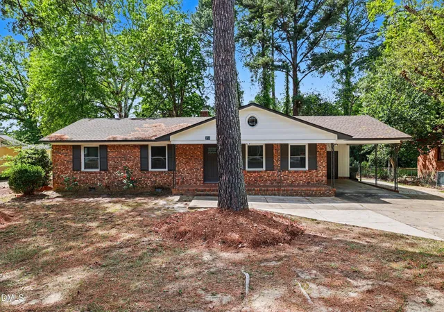 Photo 3 of Single family home for sale at 318 S Mcpherson Church Rd, Fayetteville, NC 28303 | MLS# 10192202 | Listing updated on 2026-09-18