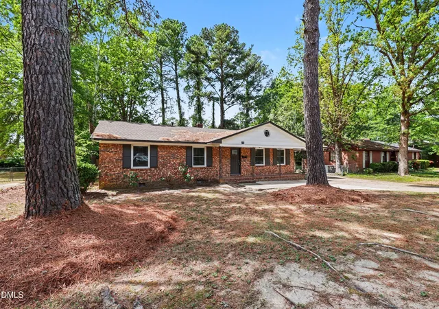 Photo 3 of Single family home for sale at 318 S Mcpherson Church Rd, Fayetteville, NC 28303 | MLS# 10192202 | Listing updated on 2026-09-18