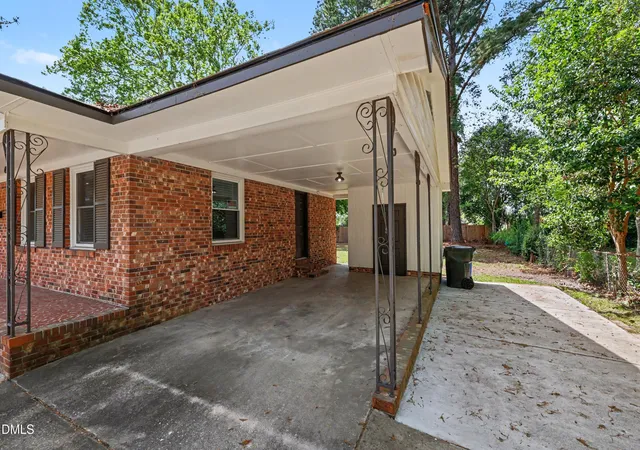 Photo 4 of Single family home for sale at 318 S Mcpherson Church Rd, Fayetteville, NC 28303 | MLS# 10192202 | Listing updated on 2026-09-18