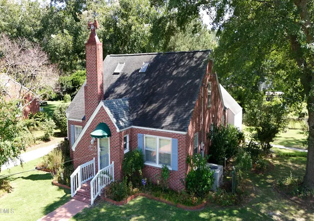 Photo 1 of Single family home for sale at 700 N Raiford St, Selma, NC 27576 | MLS# 10192433 | Listing updated on 2026-09-19