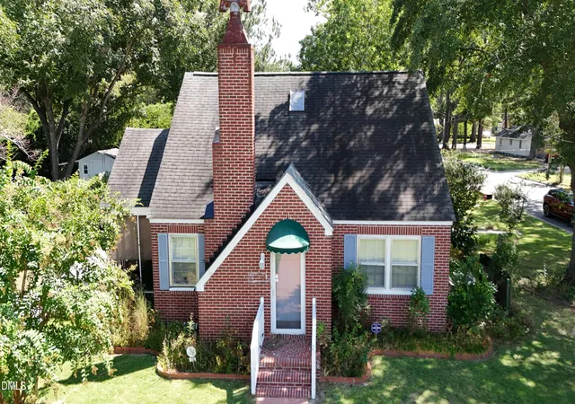 Photo 2 of Single family home for sale at 700 N Raiford St, Selma, NC 27576 | MLS# 10192433 | Listing updated on 2026-09-19