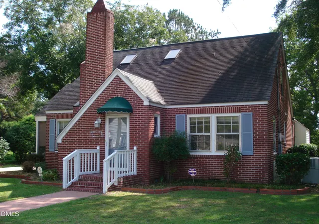 Photo 1 of Single family home for sale at 700 N Raiford St, Selma, NC 27576 | MLS# 10192433 | Listing updated on 2026-10-27