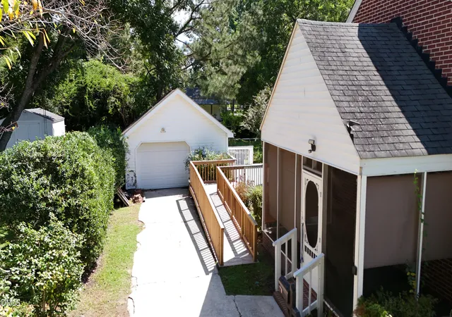 Photo 3 of Single family home for sale at 700 N Raiford St, Selma, NC 27576 | MLS# 10192433 | Listing updated on 2026-09-19