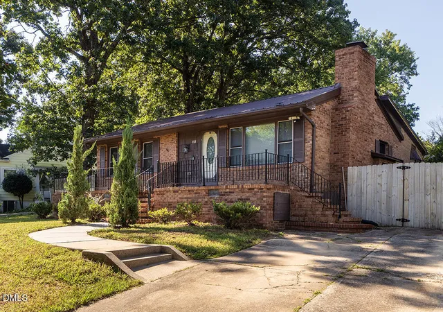 Photo 1 of Single family home for sale at 933 Graham St, Burlington, NC 27217 | MLS# 10192993 | Listing updated on 2026-09-17