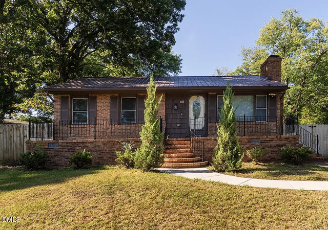 Photo 2 of Single family home for sale at 933 Graham St, Burlington, NC 27217 | MLS# 10192993 | Listing updated on 2026-09-17