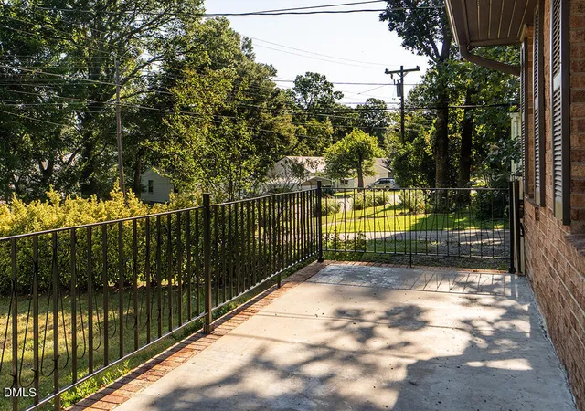 Photo 3 of Single family home for sale at 933 Graham St, Burlington, NC 27217 | MLS# 10192993 | Listing updated on 2026-09-17