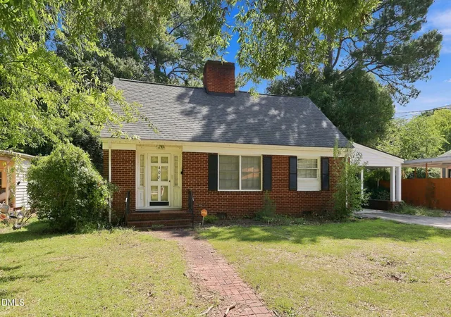Photo 1 of Single family home for sale at 400 N Sumner St, Selma, NC 27576 | MLS# 10192634 | Listing updated on 2026-09-15
