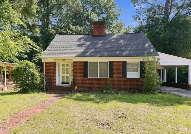 Photo 2 of Single family home for sale at 400 N Sumner St, Selma, NC 27576 | MLS# 10192634 | Listing updated on 2026-09-15