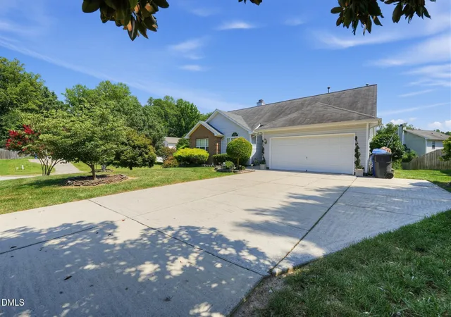Photo 2 of Single family home for sale at 1325 Kendallwood Dr, Kernersville, NC 27284 | MLS# 10192350 | Listing updated on 2026-10-05