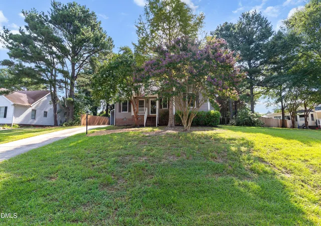 Photo 2 of Single family home for sale at 828 Alderleaf Dr, Fuquay Varina, NC 27526 | MLS# 10192359 | Listing updated on 2026-09-11