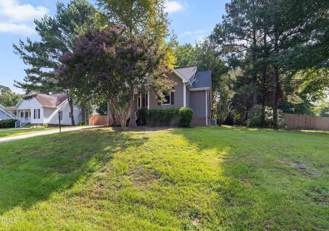 Photo 3 of Single family home for sale at 828 Alderleaf Dr, Fuquay Varina, NC 27526 | MLS# 10192359 | Listing updated on 2026-09-11