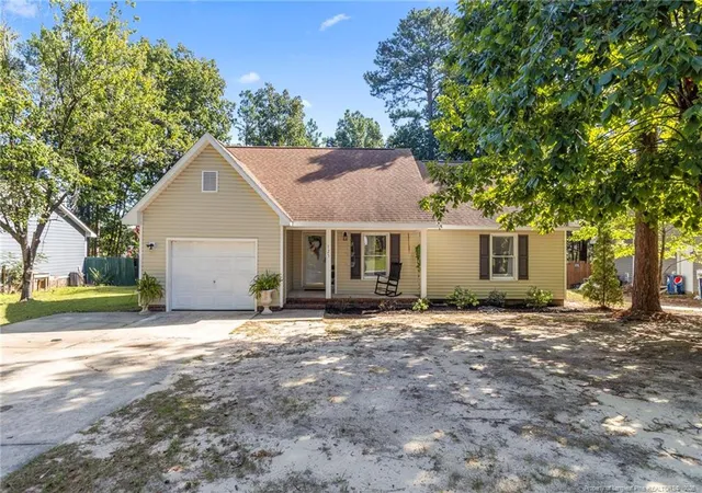 Photo 2 of Single family home for sale at 725 Sunnycrest Dr, Fayetteville, NC 28314 | MLS# 769258 | Listing updated on 2026-10-05