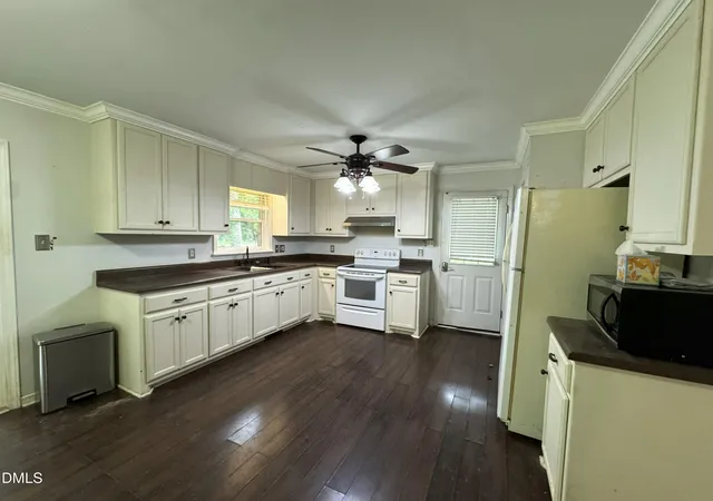 Photo 3 of Single family home for sale at 709 N Fir Ave, Siler City, NC 27344 | MLS# 10192529 | Listing updated on 2026-09-14