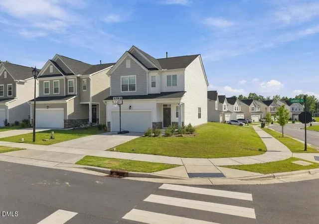 Photo 2 of Single family home for sale at 749 Cainhoy Ct, Zebulon, NC 27597 | MLS# 10192692 | Listing updated on 2026-10-01
