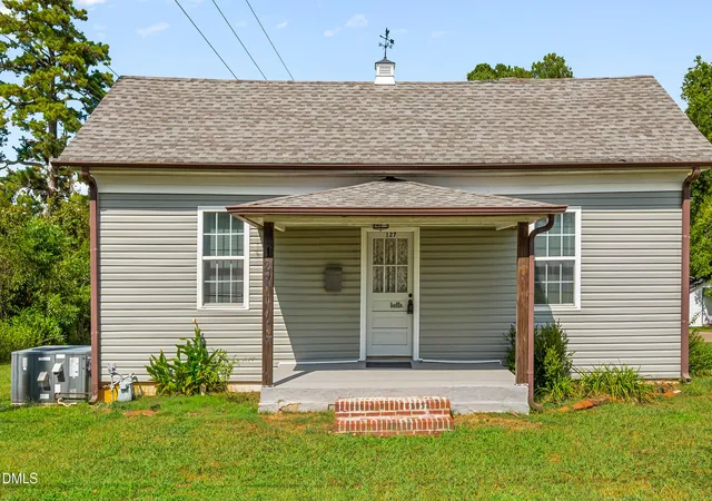 Photo 1 of Single family home for sale at 127 E College St, Franklinton, NC 27525 | MLS# 10192959 | Listing updated on 2026-09-30