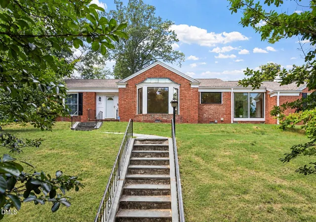 Photo 3 of Sale Pending at 1517 Edgevale Rd, Durham, NC 27701 | MLS# 10193053 | Listing updated on 2026-09-20
