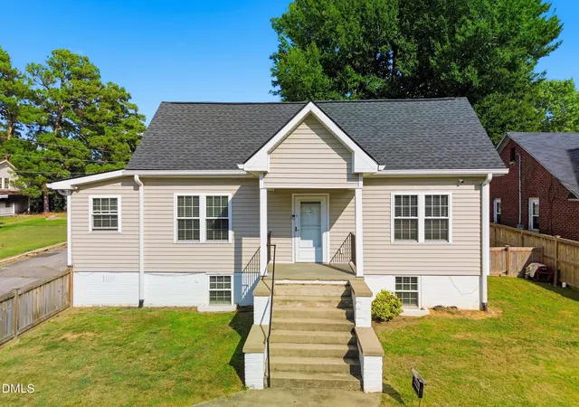 Photo 1 of Single family home for sale at 500 S Lamar St, Roxboro, NC 27573 | MLS# 10192508 | Listing updated on 2026-09-18