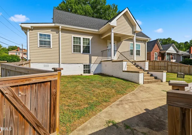 Photo 2 of Single family home for sale at 500 S Lamar St, Roxboro, NC 27573 | MLS# 10192508 | Listing updated on 2026-09-18