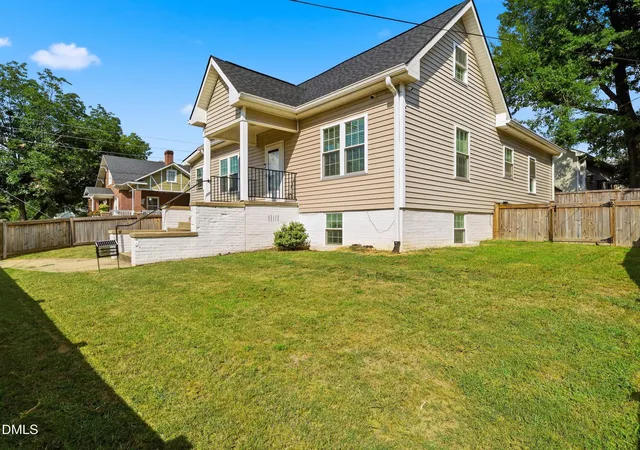 Photo 3 of Single family home for sale at 500 S Lamar St, Roxboro, NC 27573 | MLS# 10192508 | Listing updated on 2026-09-18