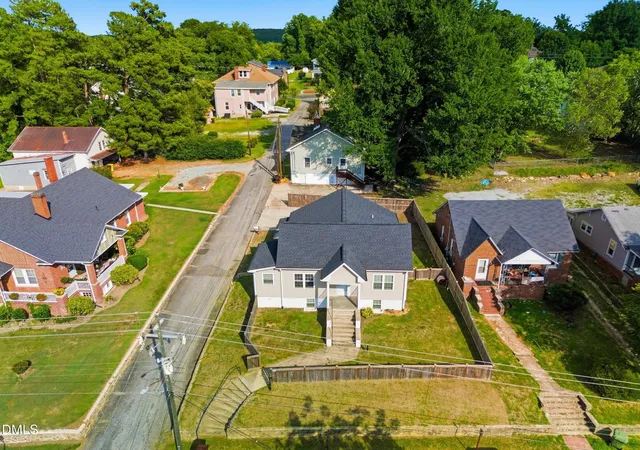 Photo 3 of Single family home for sale at 500 S Lamar St, Roxboro, NC 27573 | MLS# 10192508 | Listing updated on 2026-09-18