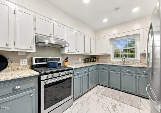 Photo 3 of Single family home for sale at 1810 W Front St, Burlington, NC 27215 | MLS# 10192587 | Listing updated on 2026-10-01