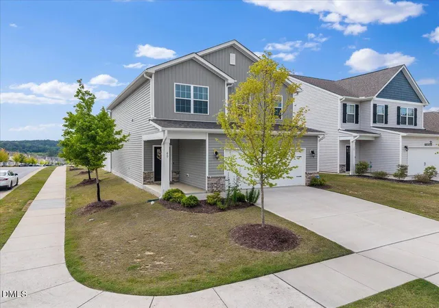 Photo 3 of Sale Pending at 40 Branch Wood Dr, Fuquay Varina, NC 27526 | MLS# 10192582 | Listing updated on 2026-10-02