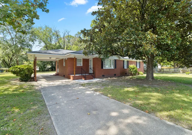 Photo 1 of Single family home for sale at 808 Hemlock Dr, Fayetteville, NC 28304 | MLS# 10192605 | Listing updated on 2026-09-15