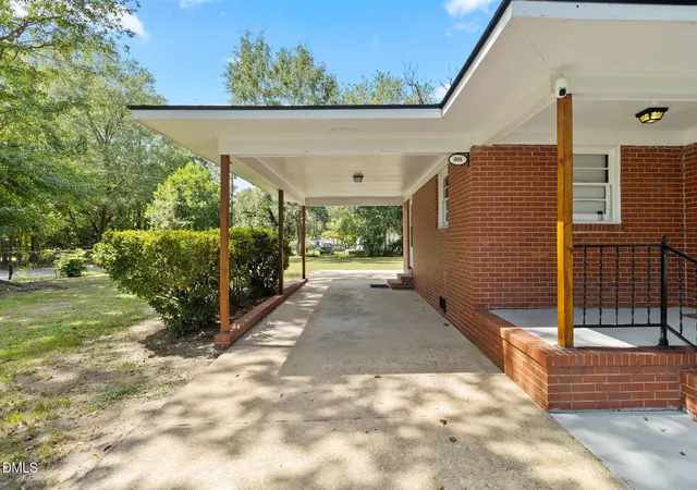 Photo 2 of Single family home for sale at 808 Hemlock Dr, Fayetteville, NC 28304 | MLS# 10192605 | Listing updated on 2026-09-15