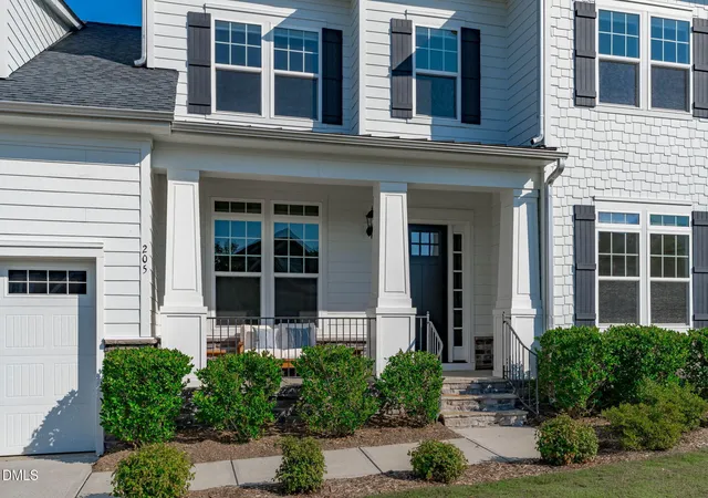 Photo 3 of Single family home for sale at 205 Evanview Ct, Apex, NC 27523 | MLS# 10193328 | Listing updated on 2026-10-06