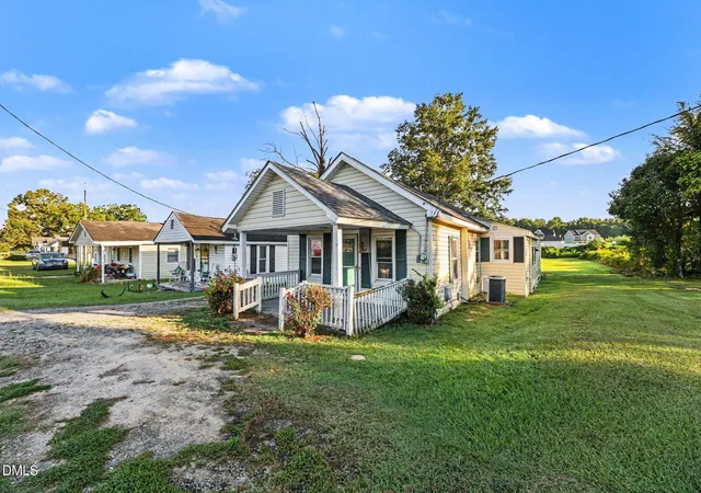 Photo 1 of Single family home for sale at 306 W Main St, Pine Level, NC 27568 | MLS# 10193057 | Listing updated on 2026-09-16