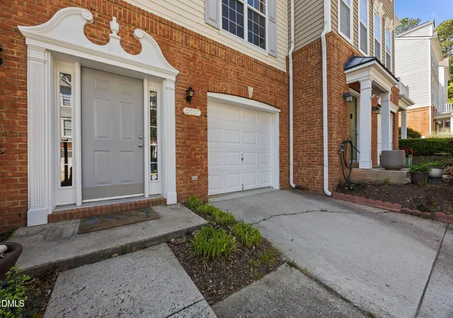 Photo 3 of Townhouse for sale at 5537 Red Robin Rd, Raleigh, NC 27613 | MLS# 10193571 | Listing updated on 2026-09-27