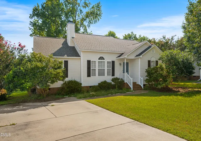 Photo 2 of Single family home for sale at 105 Mckenzie Cir, Clayton, NC 27520 | MLS# 10192804 | Listing updated on 2026-09-16