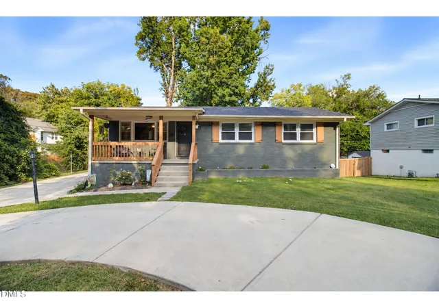 Photo 2 of Single family home for sale at 2916 Martinsville Rd, Greensboro, NC 27408 | MLS# 10192685 | Listing updated on 2026-09-29