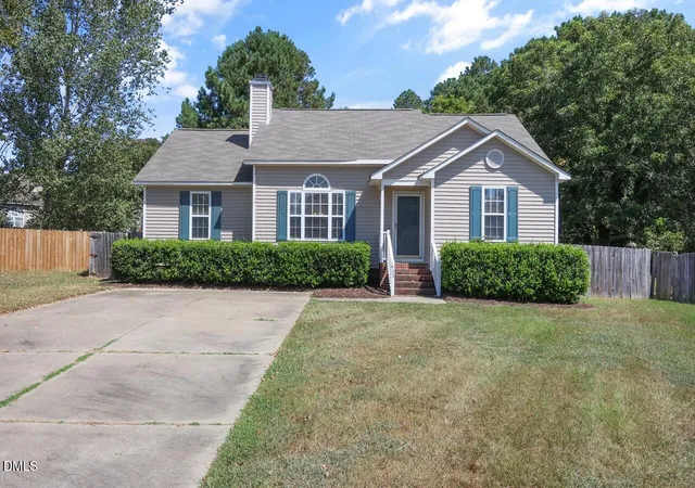 Photo 2 of Sale Pending at 433 Haybale Ct, Fuquay Varina, NC 27526 | MLS# 10193977 | Listing updated on 2026-10-06