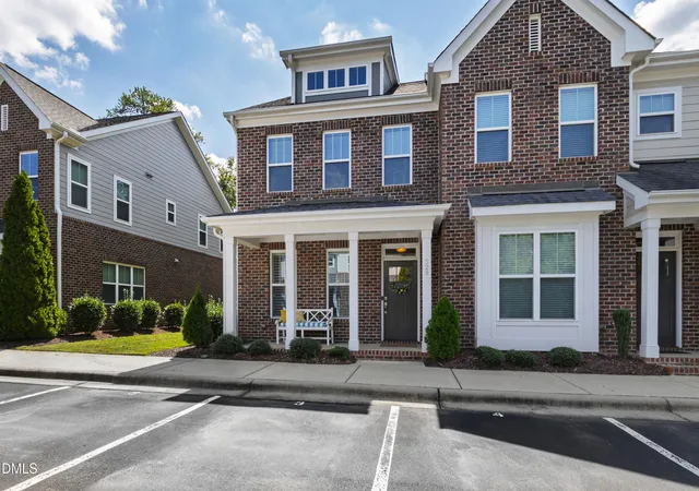 Photo 2 of Townhouse for sale at 528 Ledbetter Ct, Raleigh, NC 27608 | MLS# 10193122 | Listing updated on 2026-09-21