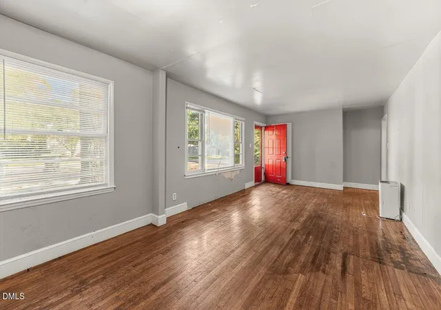 Photo 3 of Sale Pending at 2025 Lynnhaven Ave, Henderson, NC 27536 | MLS# 10193674 | Listing updated on 2026-09-21