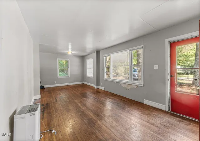 Photo 3 of Sale Pending at 2025 Lynnhaven Ave, Henderson, NC 27536 | MLS# 10193674 | Listing updated on 2026-09-21