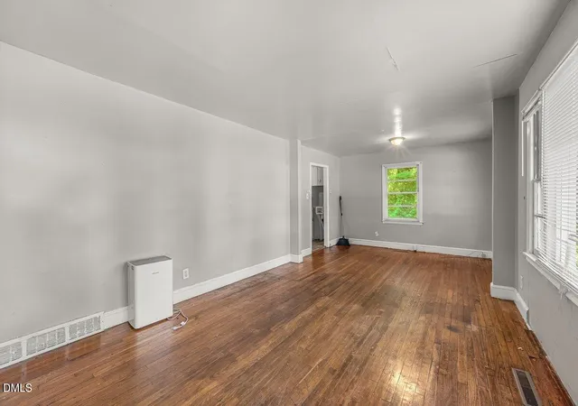 Photo 4 of Sale Pending at 2025 Lynnhaven Ave, Henderson, NC 27536 | MLS# 10193674 | Listing updated on 2026-09-21
