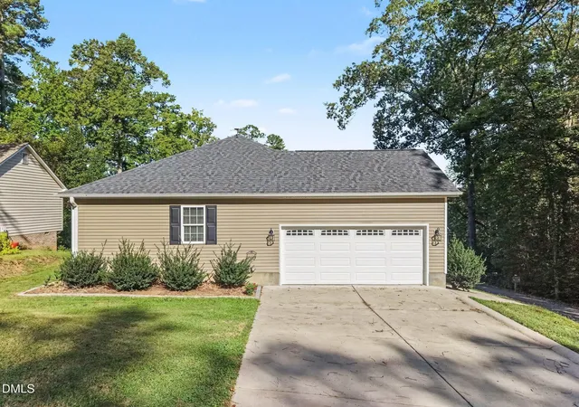 Photo 3 of Single family home for sale at 831 Eagles Nest Dr, Sanford, NC 27332 | MLS# 10192831 | Listing updated on 2026-09-15