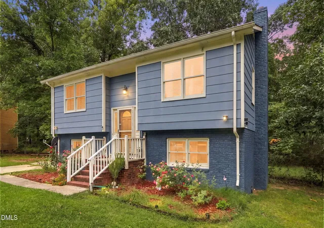 Photo 1 of Single family home for sale at 9 Cairn Ct, Durham, NC 27705 | MLS# 10194343 | Listing updated on 2026-09-23