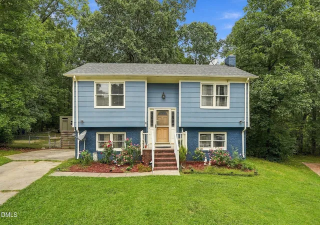 Photo 2 of Single family home for sale at 9 Cairn Ct, Durham, NC 27705 | MLS# 10194343 | Listing updated on 2026-09-23