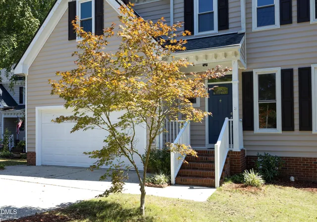 Photo 3 of Sale Pending at 2006 Ironsides Ln, Apex, NC 27523 | MLS# 10193555 | Listing updated on 2026-10-03