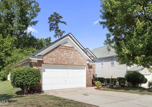 Photo 2 of Single family home for sale at 137 Georgetowne Dr, Clayton, NC 27520 | MLS# 10193034 | Listing updated on 2026-09-21