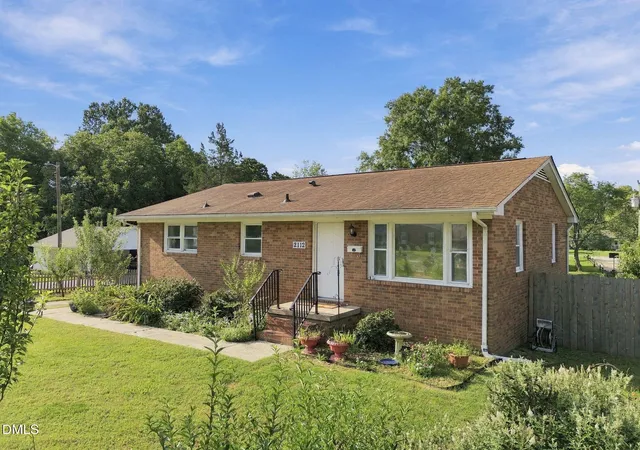 Photo 2 of Single family home for sale at 2112 Joyce Ct, Burlington, NC 27217 | MLS# 10192960 | Listing updated on 2026-10-05